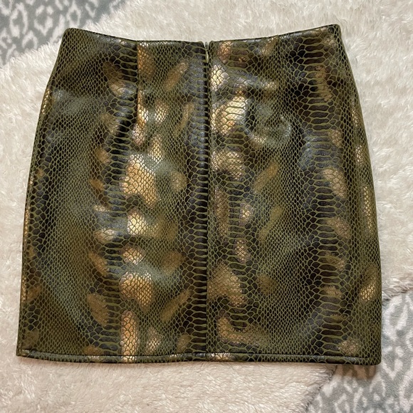 Akira Green Snakeskin Mini Skirt - Picture 5 of 5